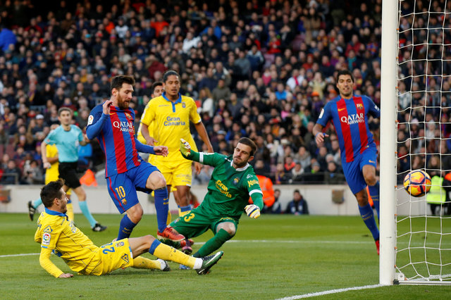 Đè bẹp Las Palmas, Barcelona thu ngắn cách biệt với Real Madrid xuống còn 2 điểm - ảnh 2