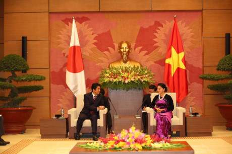 Chu tich nuoc, Chu tich Quoc hoi tiep Thu tuong Nhat Ban Shinzo Abe - Anh 1
