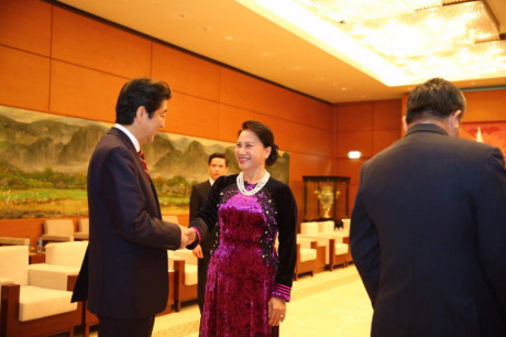 Chu tich nuoc, Chu tich Quoc hoi tiep Thu tuong Nhat Ban Shinzo Abe - Anh 2