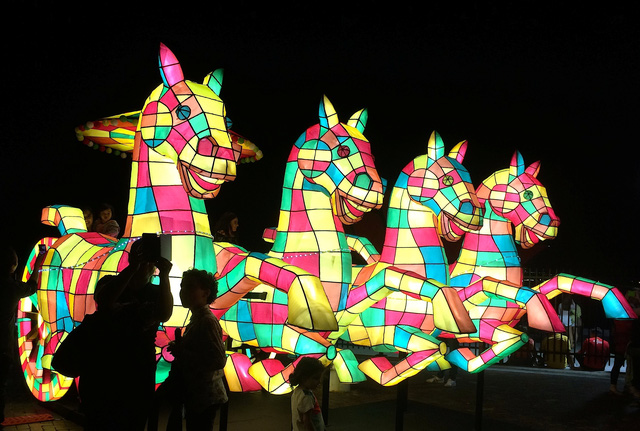 the gioi tung bung don nam moi dinh dau