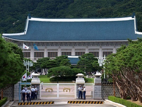 toa an han quoc bac yeu cau doi kham xet phu tong thong