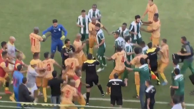 cau thu cdv brazil danh nhau du doi tren san