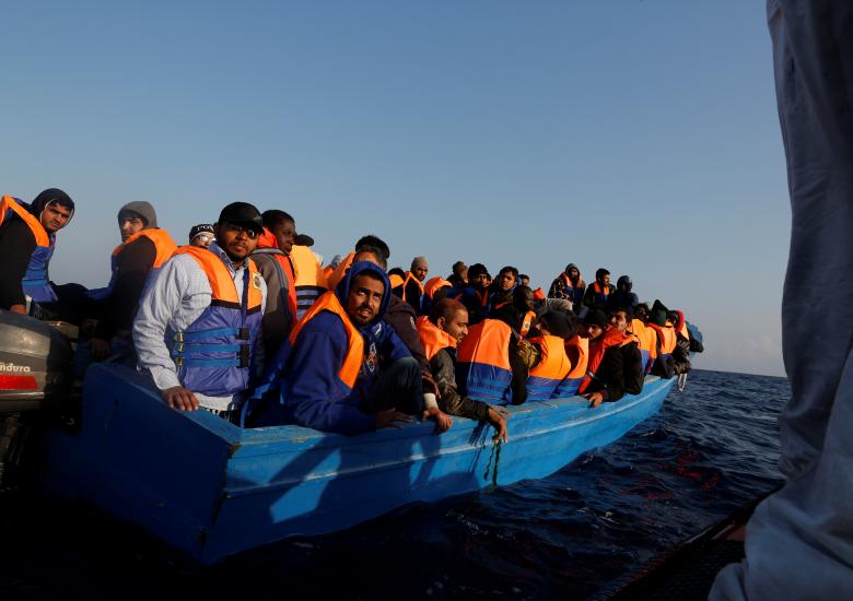giai cuu 1 350 nguoi di cu tren dia trung hai