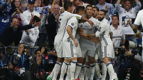 ronaldo lap hat trick real dat mot chan vao chung ket