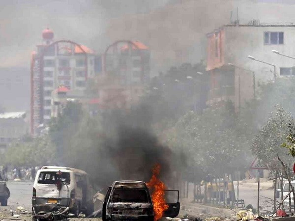 afghanistan tan cong ngan hang gan 40 nguoi thuong vong