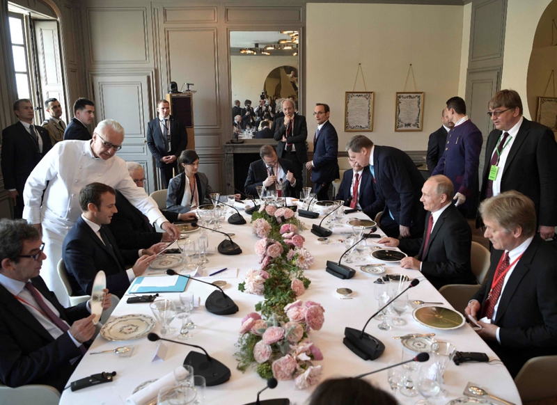 ong putin gap ong macron ky niem 300 nam quan he nga phap