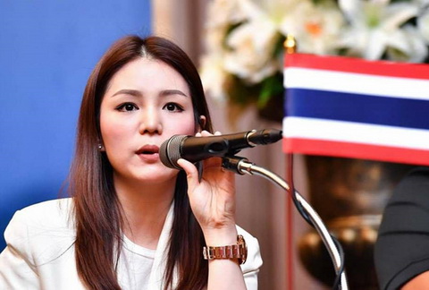 Nữ trưởng đoàn xinh đẹp Watanya Wongopasi 