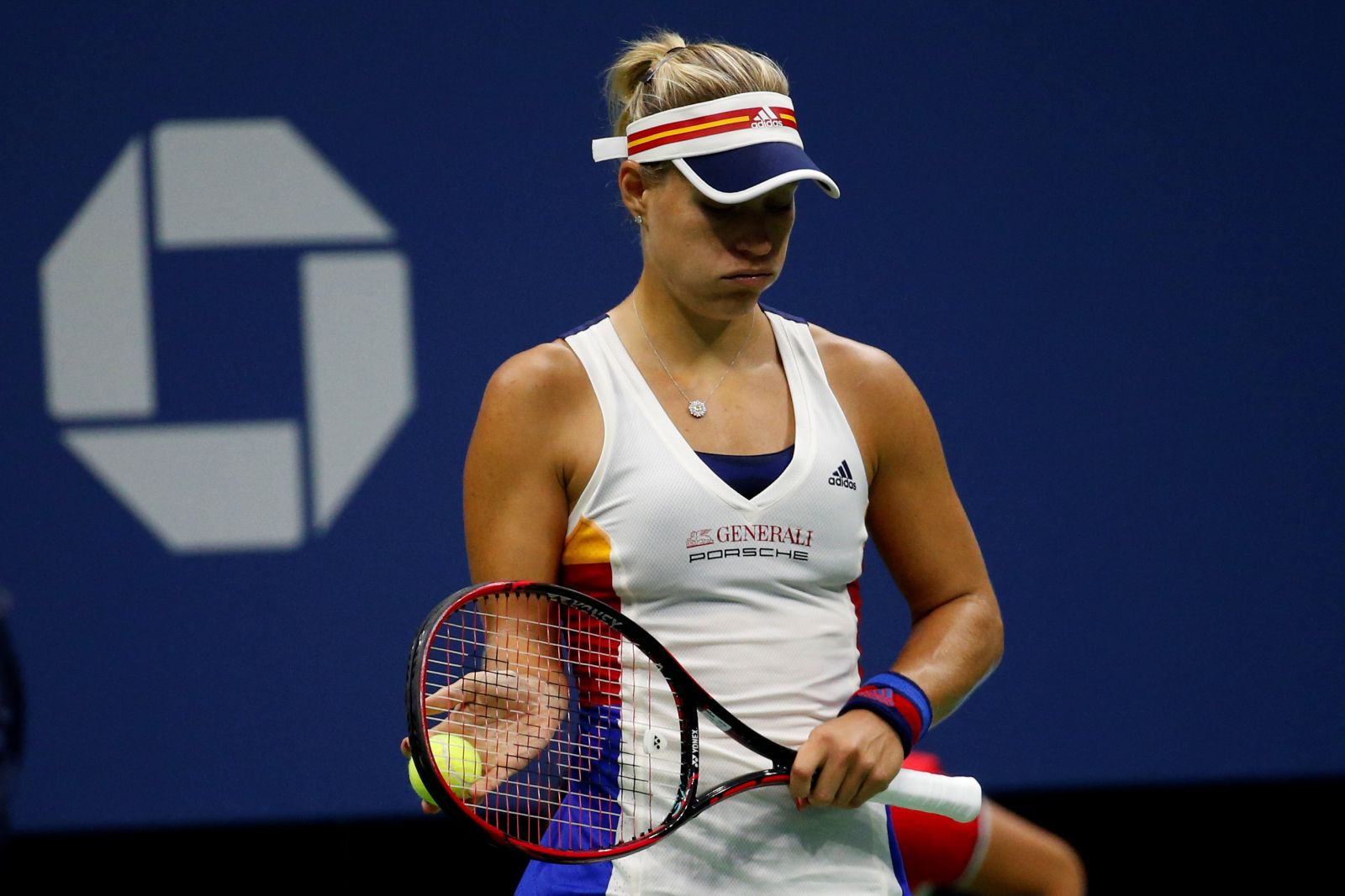 Tay vợt 19 tuổi người Nhật Osaka loại Kerber ở vòng 1 US Open