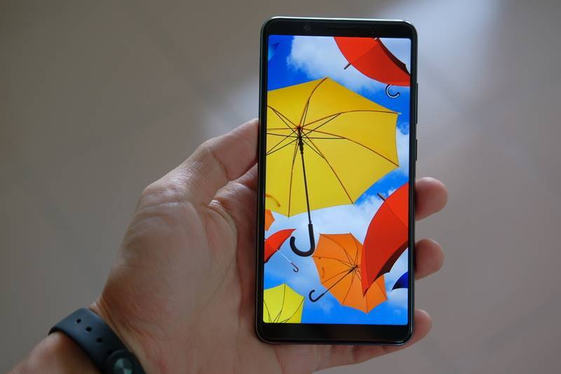 nhung smartphone tam trung man hinh tran vien dang mua tai viet nam