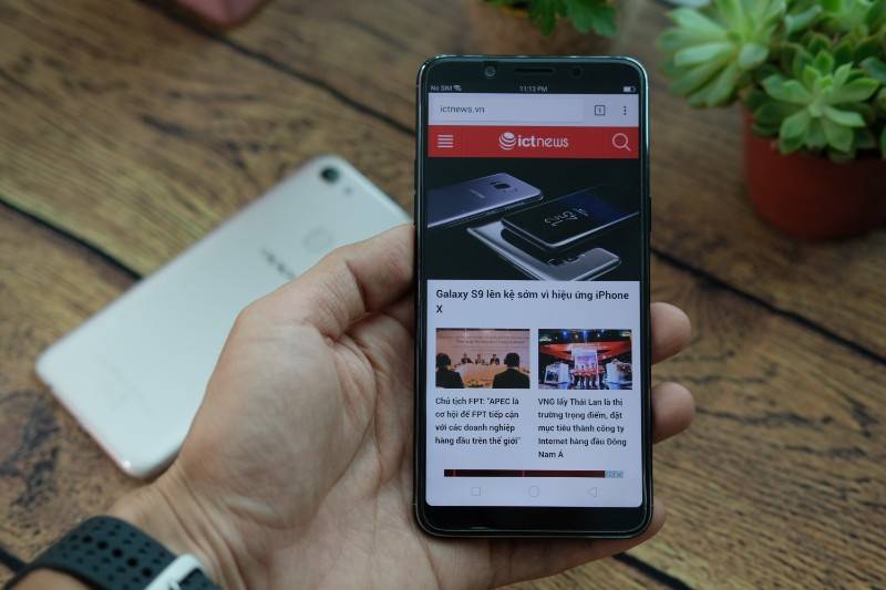 nhung smartphone tam trung man hinh tran vien dang mua tai viet nam