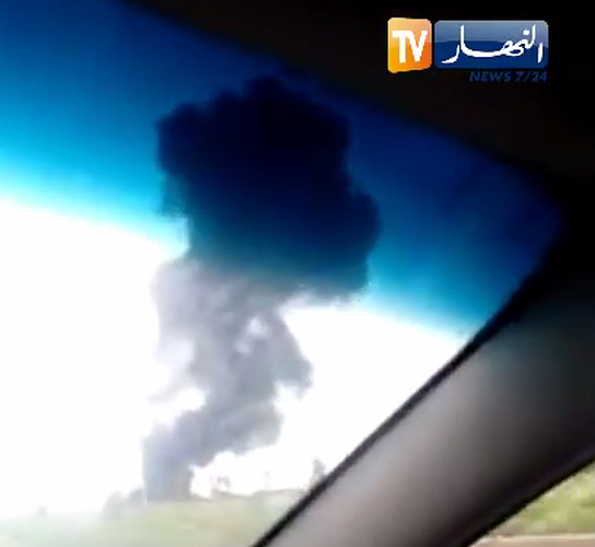 anh hien truong vu tai nan may bay quan su tham khoc o algeria