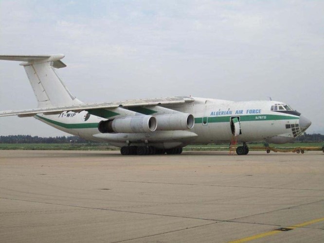 anh hien truong vu tai nan may bay quan su tham khoc o algeria