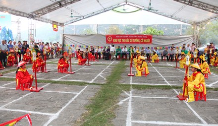 Đấu cờ người.