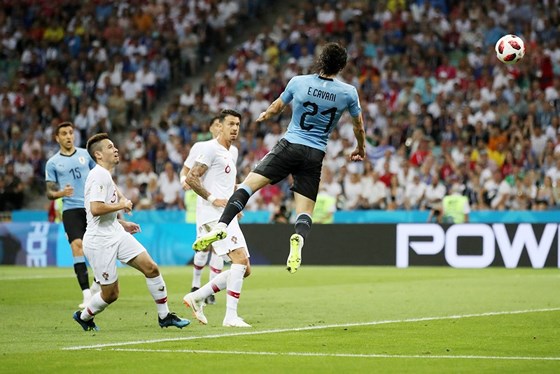 Cavani ghi bàn mở tỉ số. Ảnh: Getty Images