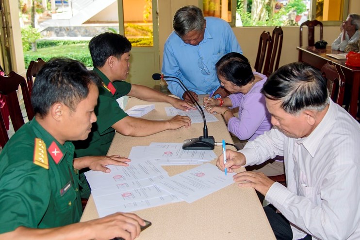 Description: D:\BTNO 2018\Thang 09\29.09\mail\xa hoi\diem tin_chi tra.jpg