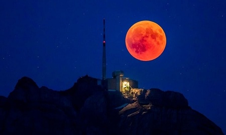 Description: http://baochinhphu.vn/Uploaded/buithuhuong/2018_12_20/nguyet-thuc-toan-phan-1.jpg