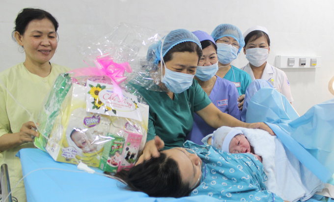 Description: Những công dân đầu tiên chào đời năm 2019