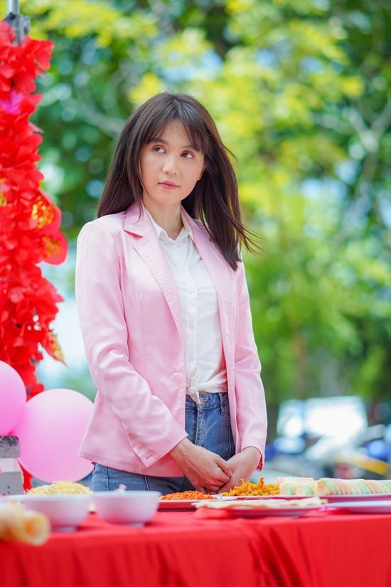 Description: http://image.baoangiang.com.vn/fckeditor/upload/2019/20190308/images/nu-hoang-noi-y-ngoc-trinh-hoa-nu-quai-hoc-duong-trong-vu-quy-dai-nao-hinh-anh0338471812.jpg