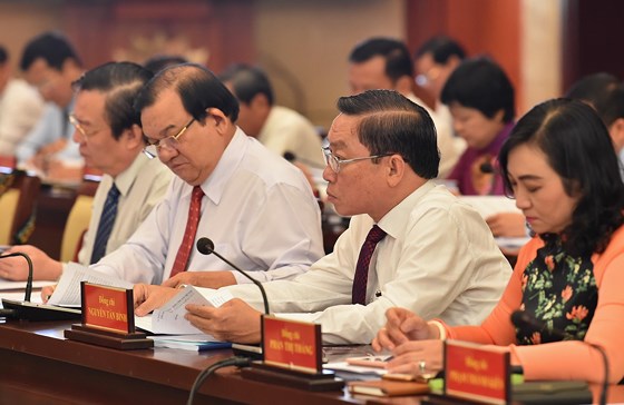 Description: Hội nghị Thành ủy TPHCM bàn kế hoạch nhân sự cho nhiệm kỳ tới ảnh 3