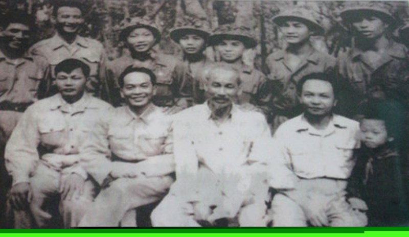 test -Người bắt sống tướng De Castries kể chuyện nửa đêm Bác Hồ tới thăm