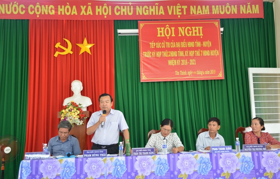 Description: E:\BTNO 2019\Thang 06\04.6\Doc Trua\Tiep xuc cu tri\Tan Chau\cu tri 4.JPG