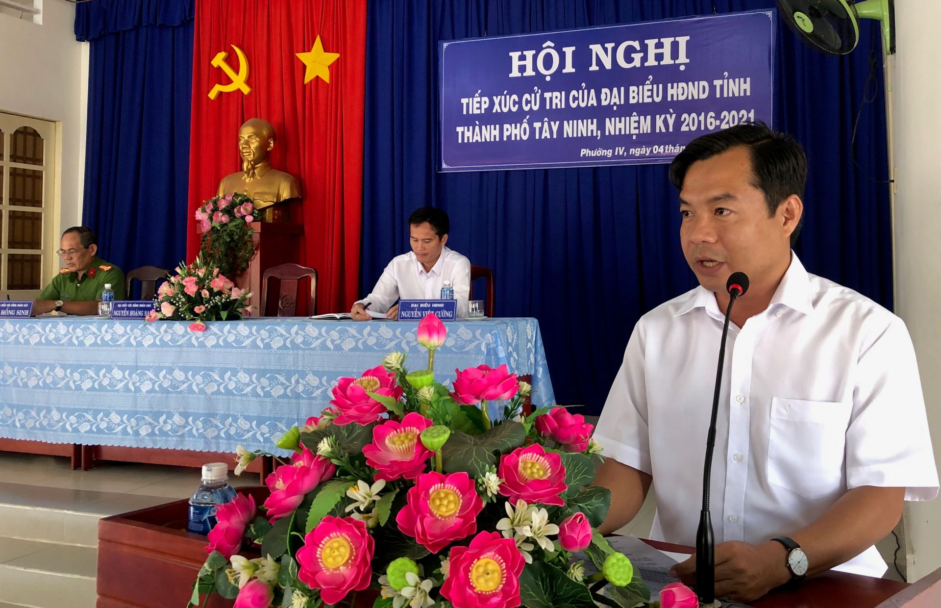 Description: E:\BTNO 2019\Thang 06\04.6\Doc Trua\Tiep xuc cu tri\Phuong 4\cu tri 7.JPG