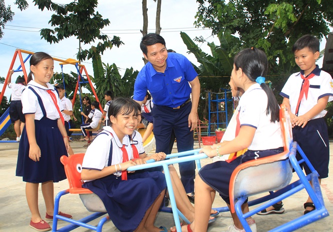 Description: Bí thư T.Ư Đoàn tri ân Mẹ Việt Nam Anh hùng, cựu chiến binh ở Tây Ninh  - ảnh 9