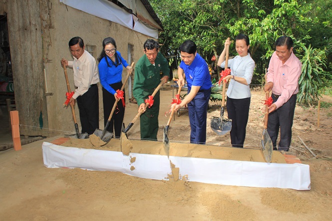 Description: Bí thư T.Ư Đoàn tri ân Mẹ Việt Nam Anh hùng, cựu chiến binh ở Tây Ninh  - ảnh 2