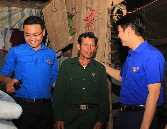 Description: Bí thư T.Ư Đoàn tri ân Mẹ Việt Nam Anh hùng, cựu chiến binh ở Tây Ninh  - ảnh 3