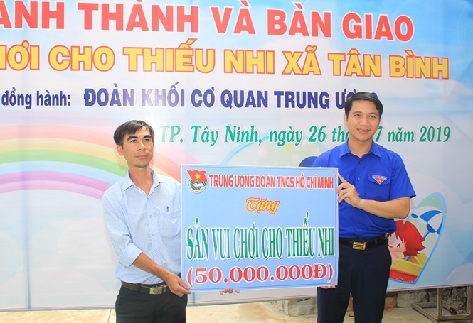Description: Bí thư T.Ư Đoàn tri ân Mẹ Việt Nam Anh hùng, cựu chiến binh ở Tây Ninh  - ảnh 8