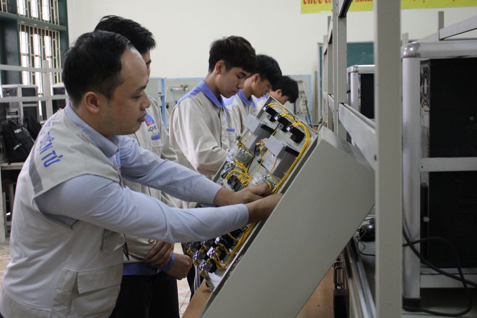 Description: http://image.baoangiang.com.vn/fckeditor/upload/2019/20190727/images/dienlanh5.jpg