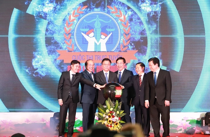 Description: http://image.baoangiang.com.vn/fckeditor/upload/2019/20191109/images/4522_CuoYc_thi_YPhaYp_luaYt_hoYc_YYYYngY.jpg