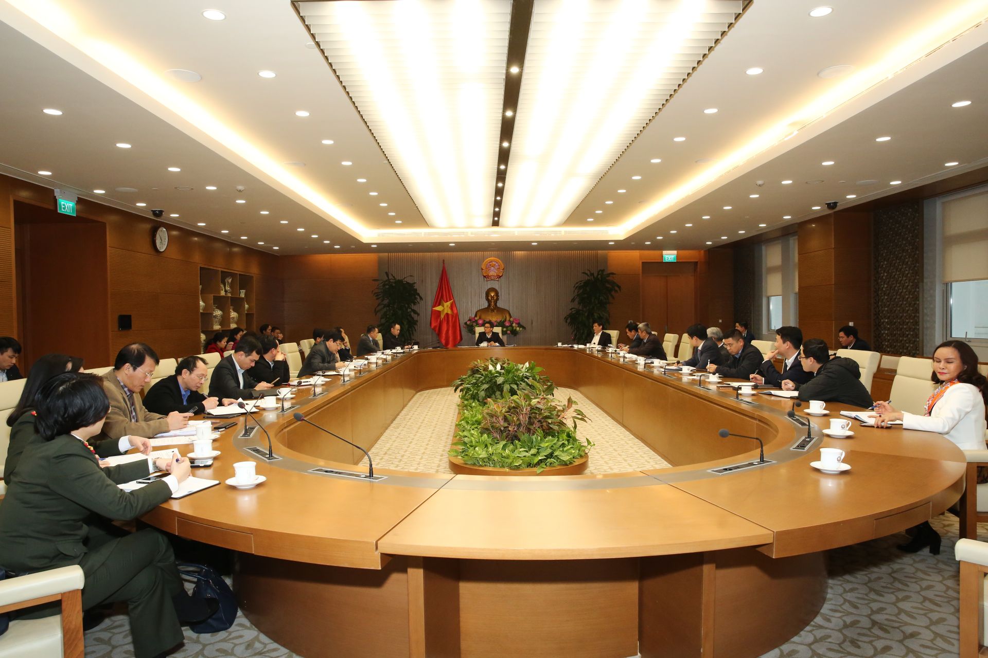 Description: https://vnn-imgs-a1.vgcloud.vn/baochinhphu.vn/Uploaded/tranducmanh/2020_01_31/HopBCDchongdich.JPG