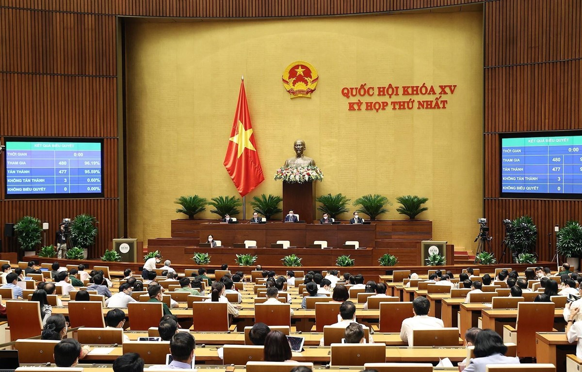 95,59% tổng số đại biểu Quốc hội biểu quyết thông qua việc điều chỉnh chương trình kỳ họp thứ nhất Quốc hội khoá XV. (Ảnh: Dương GiangT/TXVN)