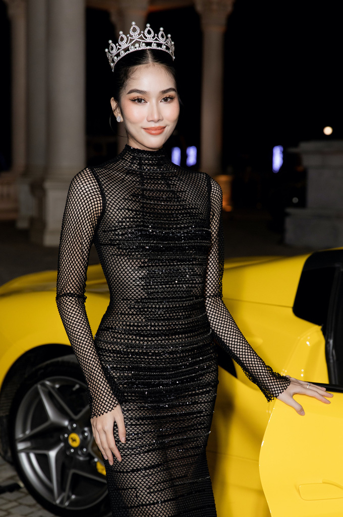 Dàn hoa hậu bùng nổ nhan sắc bên siêu xe - Ảnh 5.