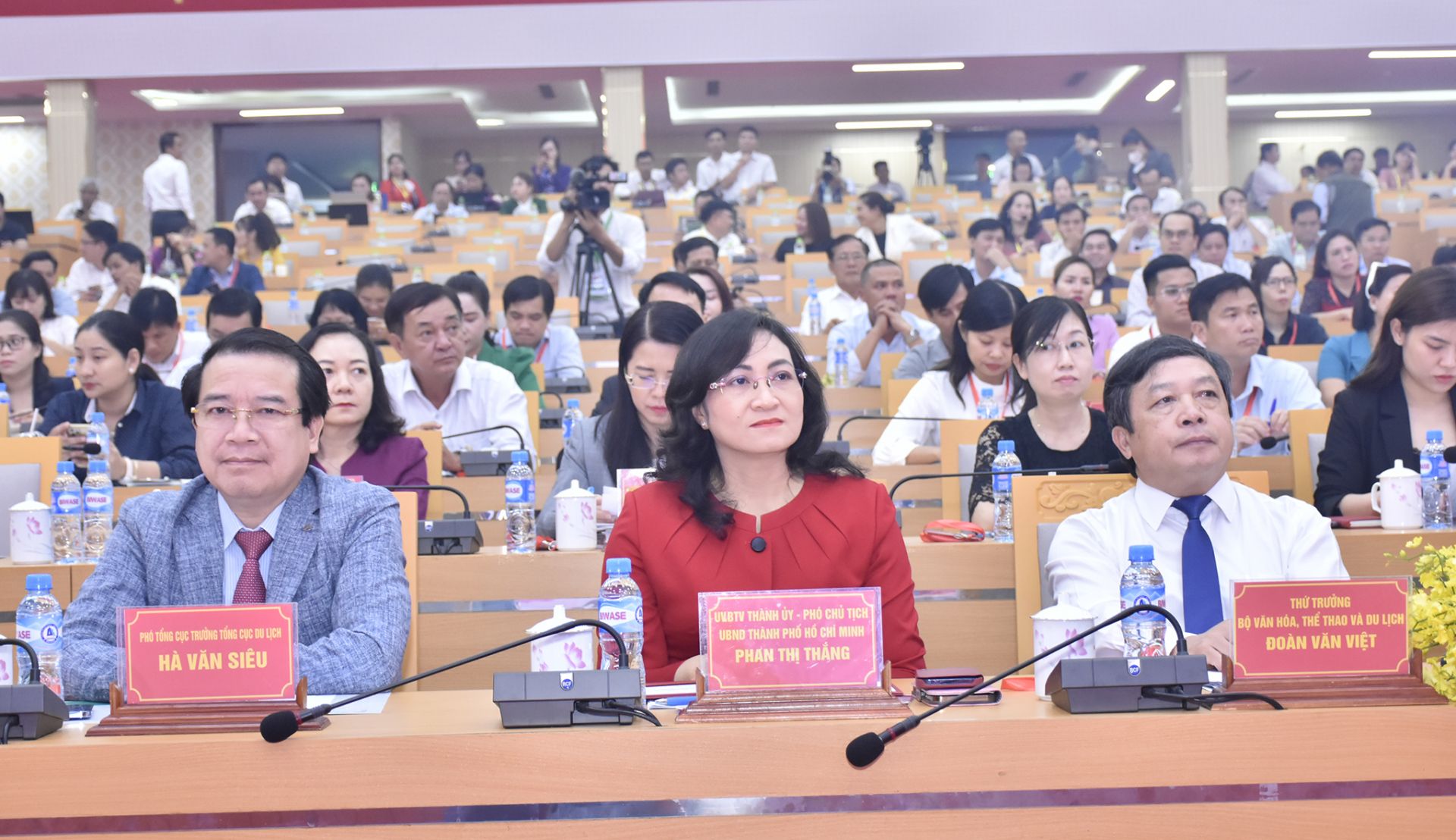 Lãnh đạo Bộ Văn hóa-Thể thao-Du lịch và các địa phương dự hội nghị.