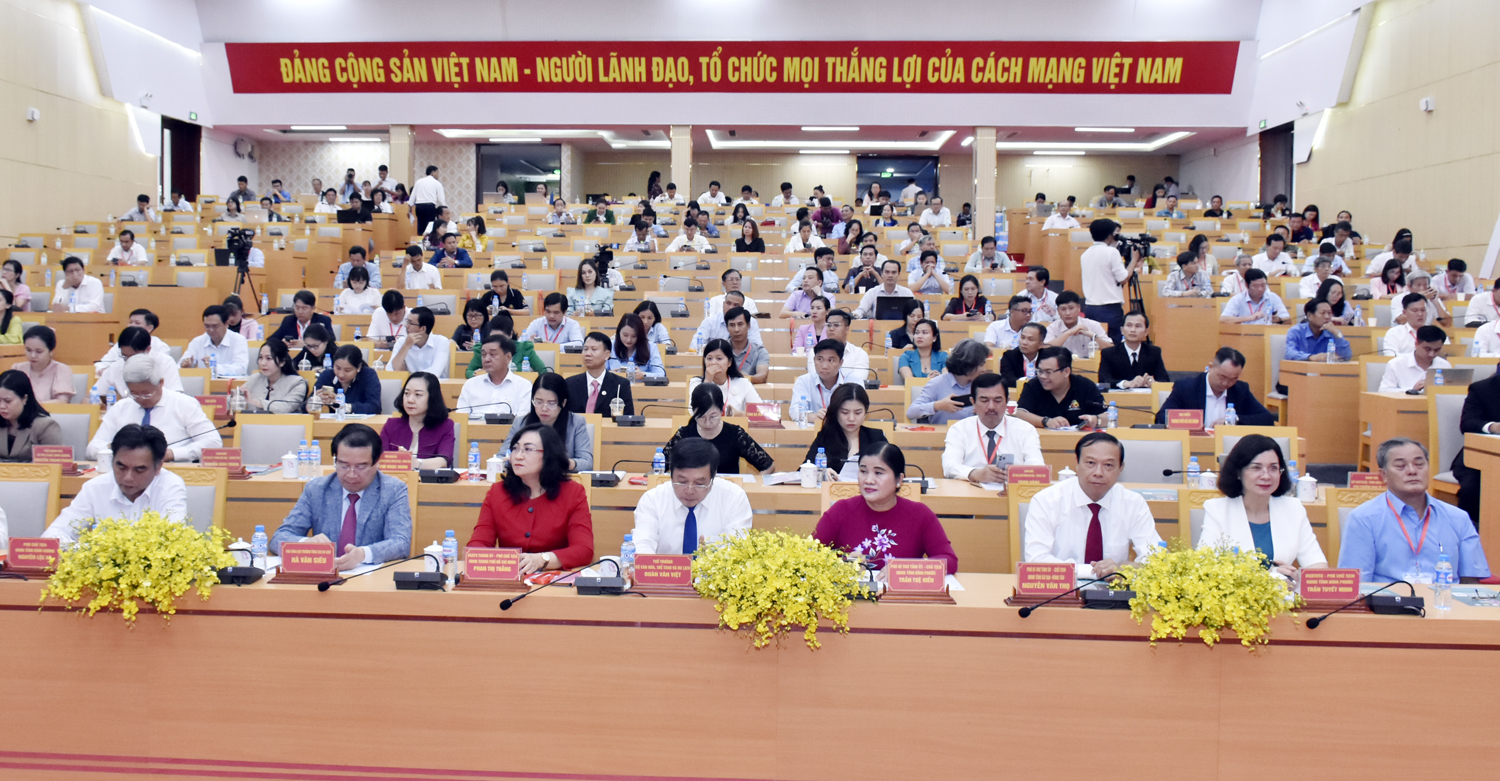 Toàn cảnh hội nghị.