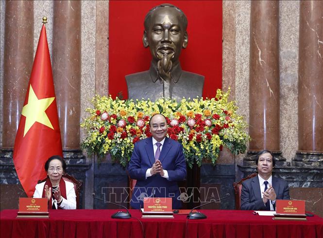 Chủ tịch nước gặp mặt học sinh đoạt giải Kỳ thi Olympic và Khoa học kỹ thuật quốc tế 2022