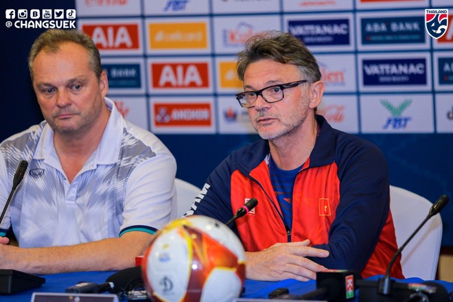 HLV Troussier: "U22 Việt Nam cố gắng chơi thứ bóng đá tốt nhất" ảnh 1