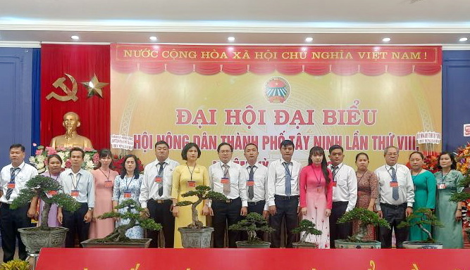 Ban chấp hành ra mắt đại hội
