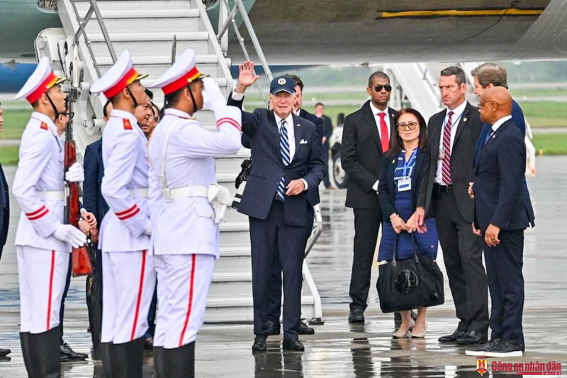 373482946_2000761670301490_7124089733629204162_n.jpg -0