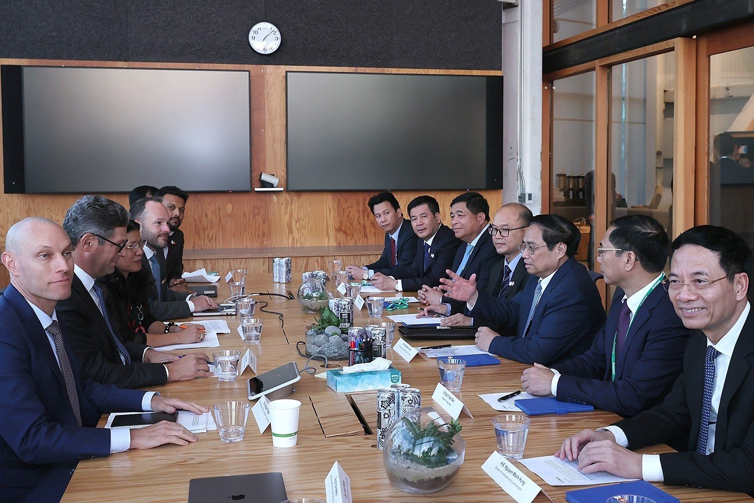 Thủ tướng Phạm Minh Chính làm việc với Tập đoàn công nghệ sở hữu Facebook