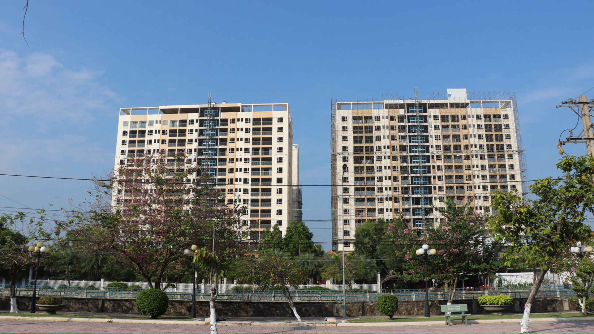 A couple of tall buildingsDescription automatically generated