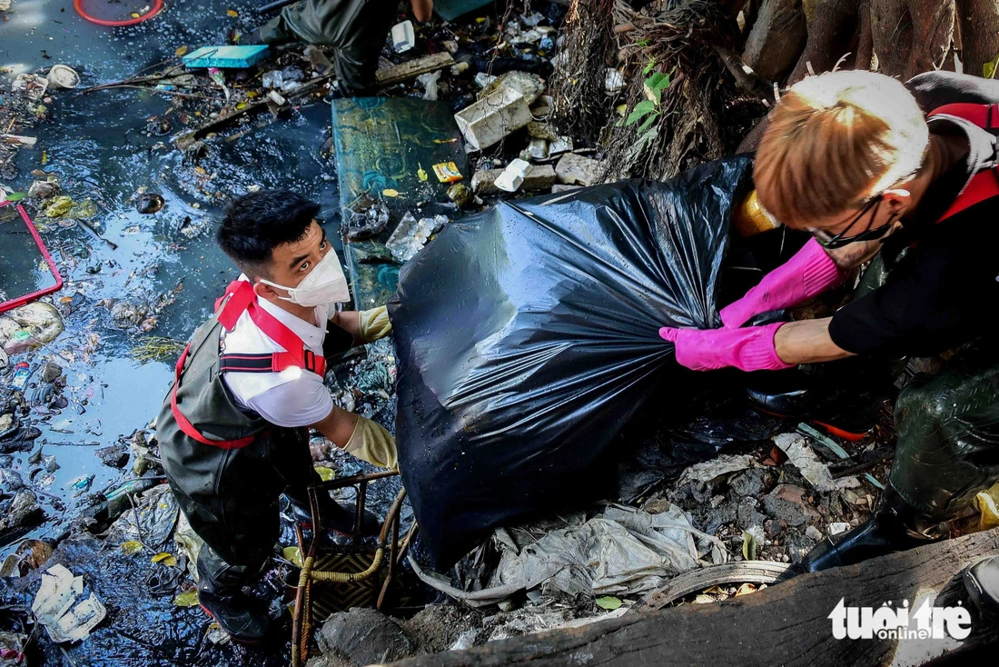 Các bạn trẻ nhóm